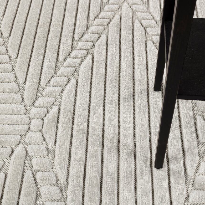 Mitsuko In- & Outdoor 3D High & Low Pile Textured White Rug