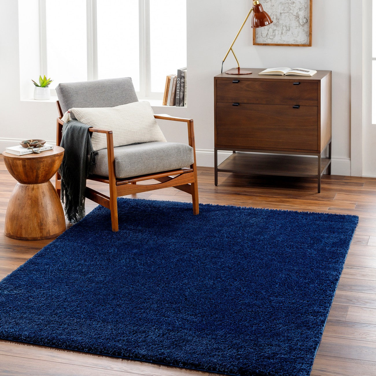 CLAIRE Round Shaggy Solid Color Plush Pile Cobalt Blue Area Rug Roomscene