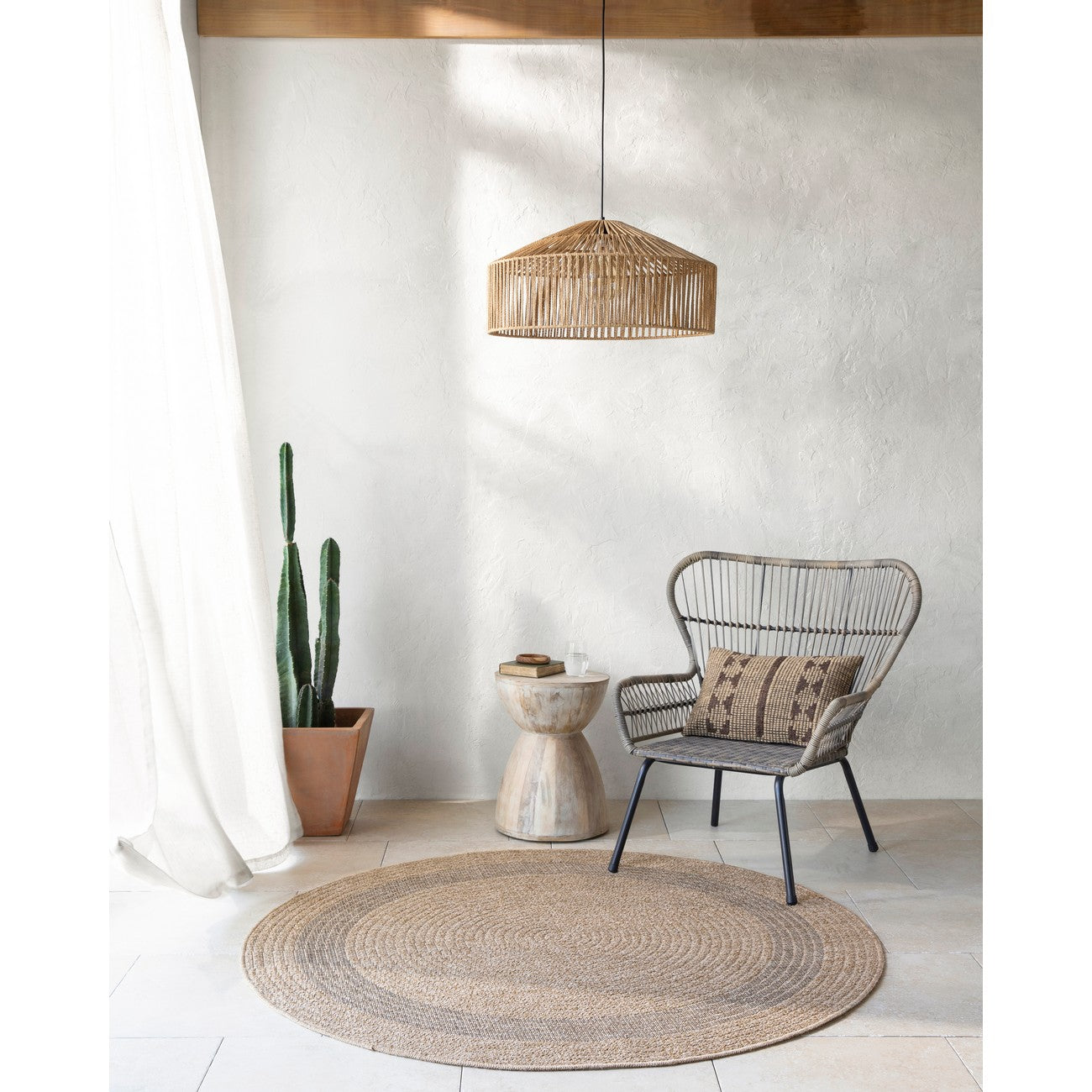 RHONDA Round Indoor & Outdoor Cottage Jute-Look Beige/Brown Area Rug Roomscene
