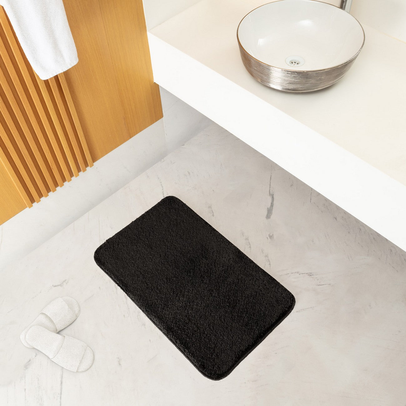 JUNE Machine Washable Non-Slip Black Bathroom Rug Roomscene