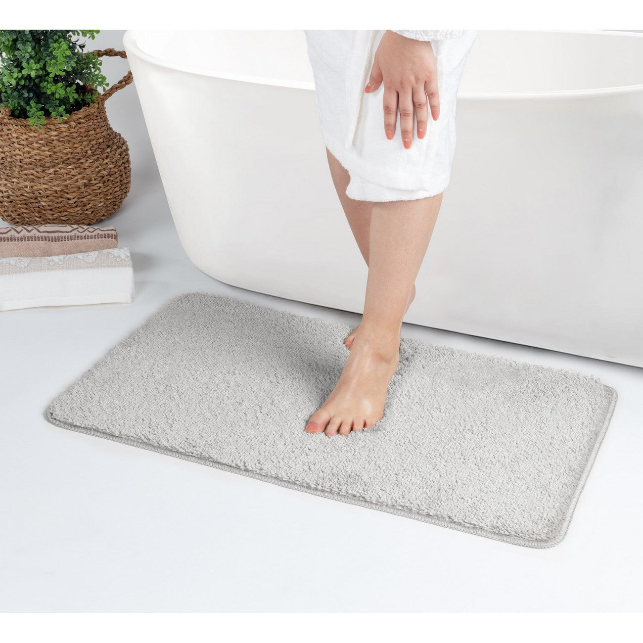 JUNE Machine Washable Non-Slip Light Grey Bathroom Rug Roomscene