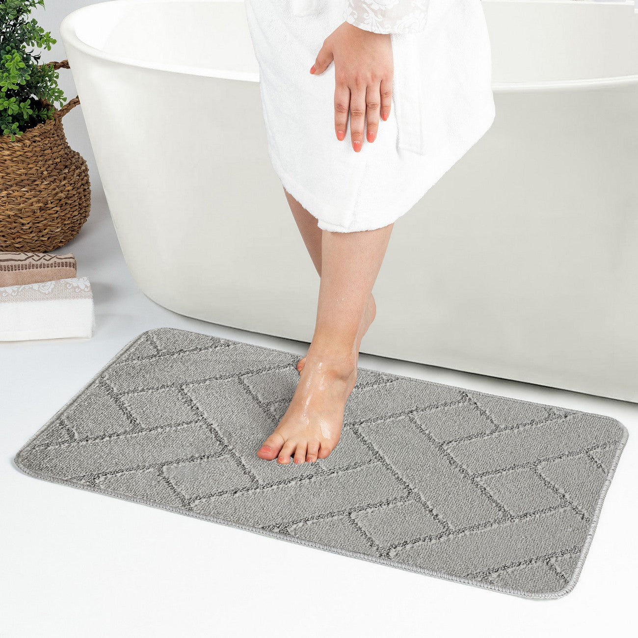 JUNIPER 2 Piece Machine Washable Non-Slip Light Grey Bathroom Rug Set Roomscene