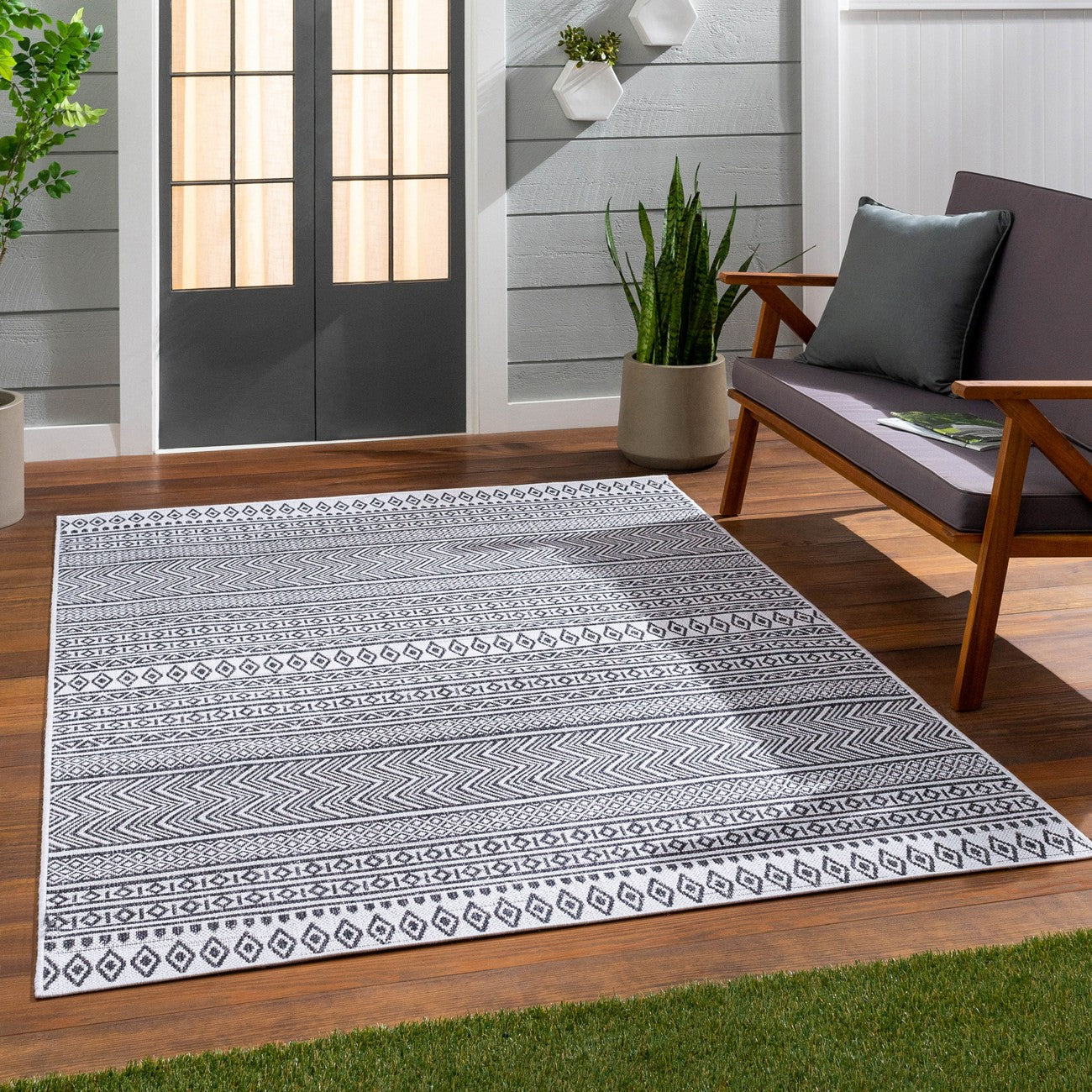 MIMI Outdoor Geometric Black Area Rug Roomscene