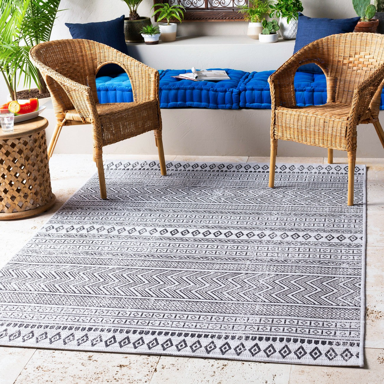 MIMI Outdoor Geometric Black Area Rug Roomscene