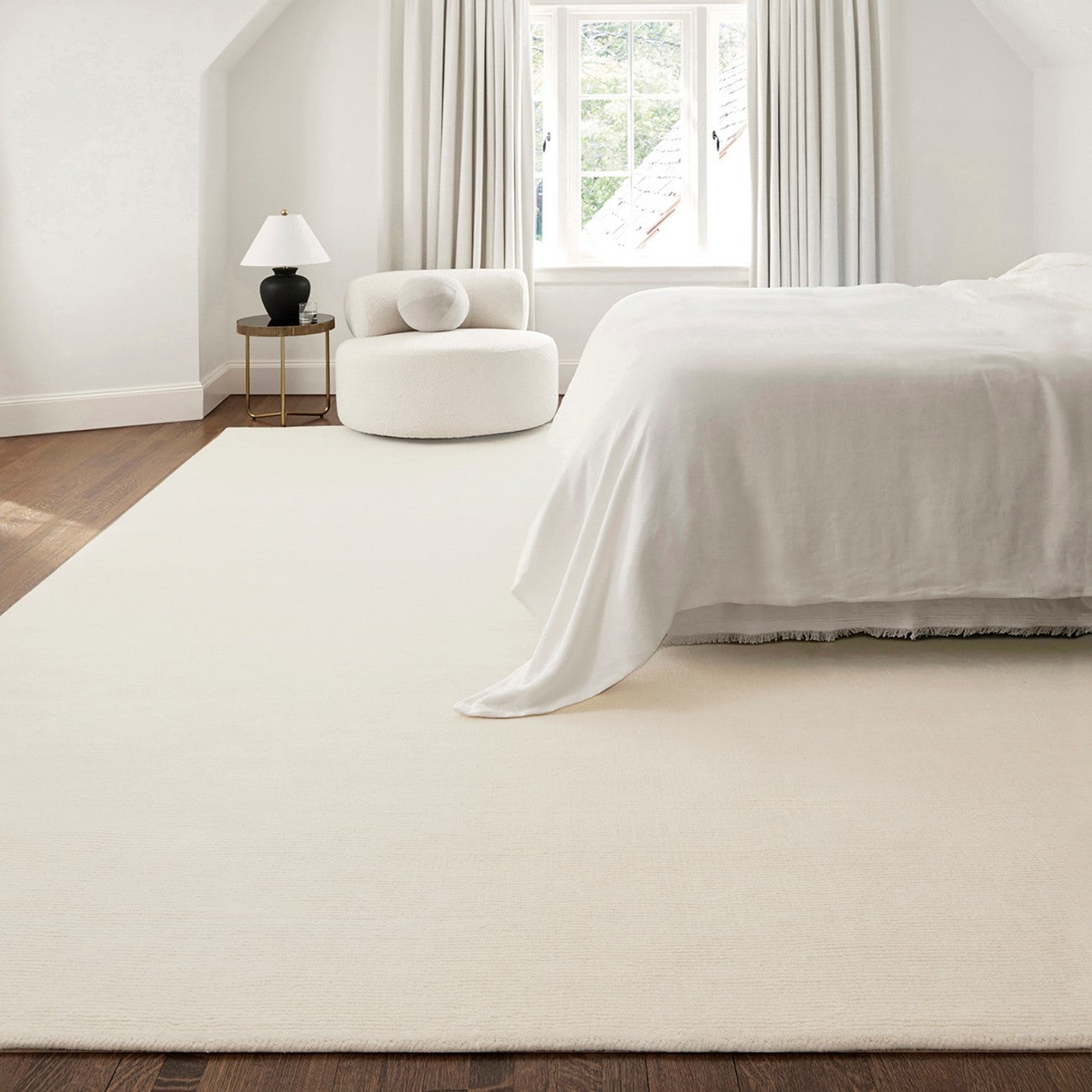 MITHILA Hand-Loomed Modern Wool Cream Area Rug Roomscene