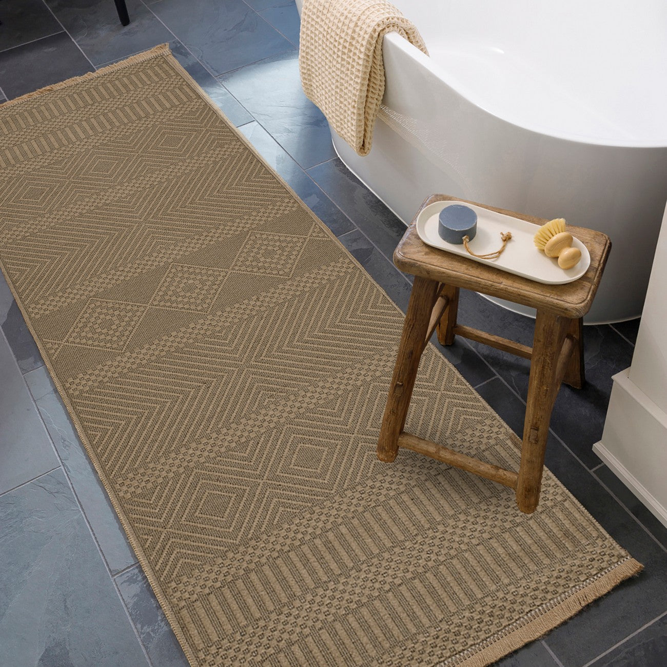 MYTHRI Cottage Tan Machine Washable Jute Area Rug Roomscene