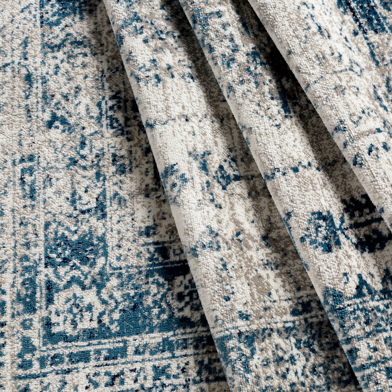 NEELAM Vintage Traditional Oriental Boho Sky Blue/Light Grey/White/Navy Area Rug Wave