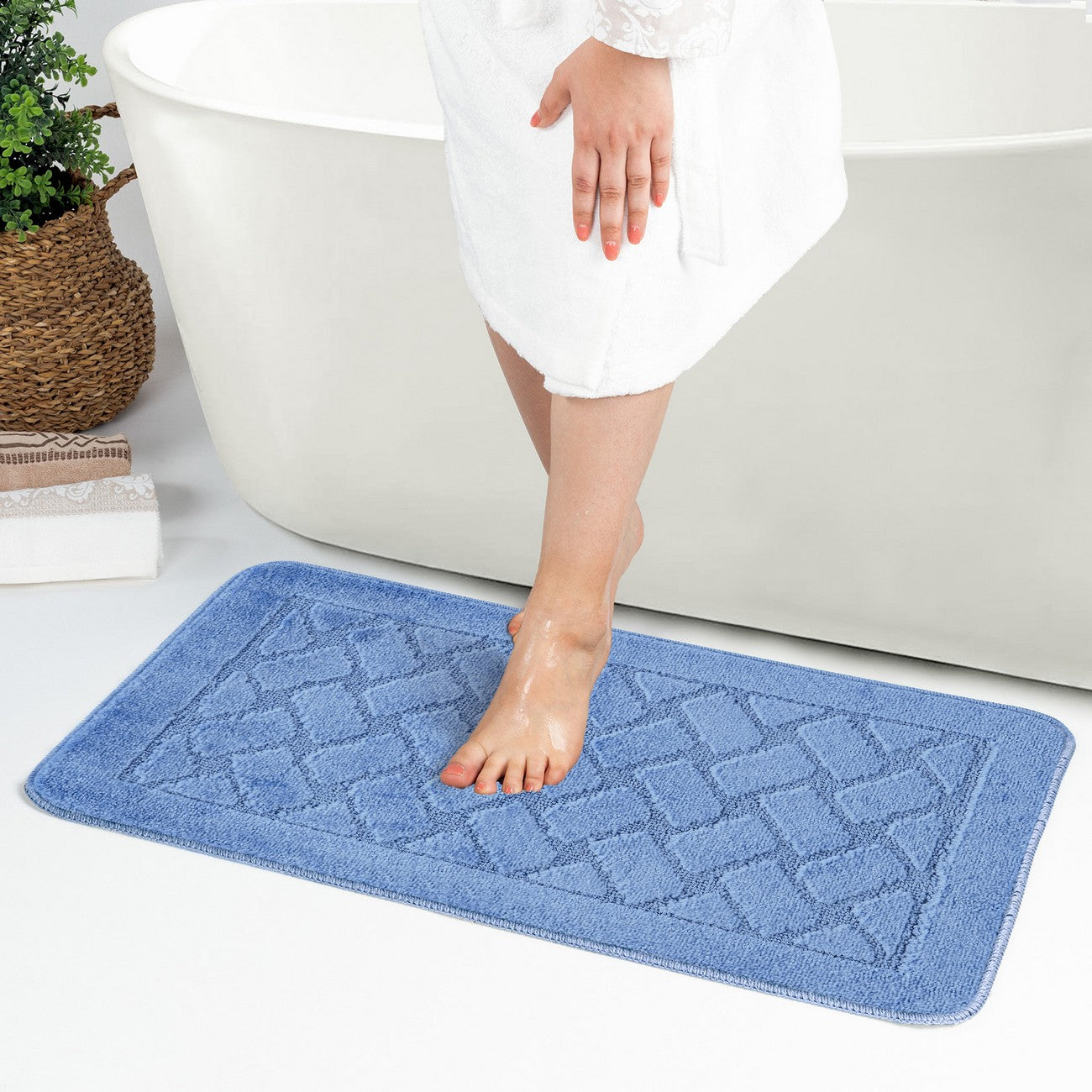 NILAH 2 Piece Machine Washable Non-Slip Blue Bathroom Rug Set Roomscene