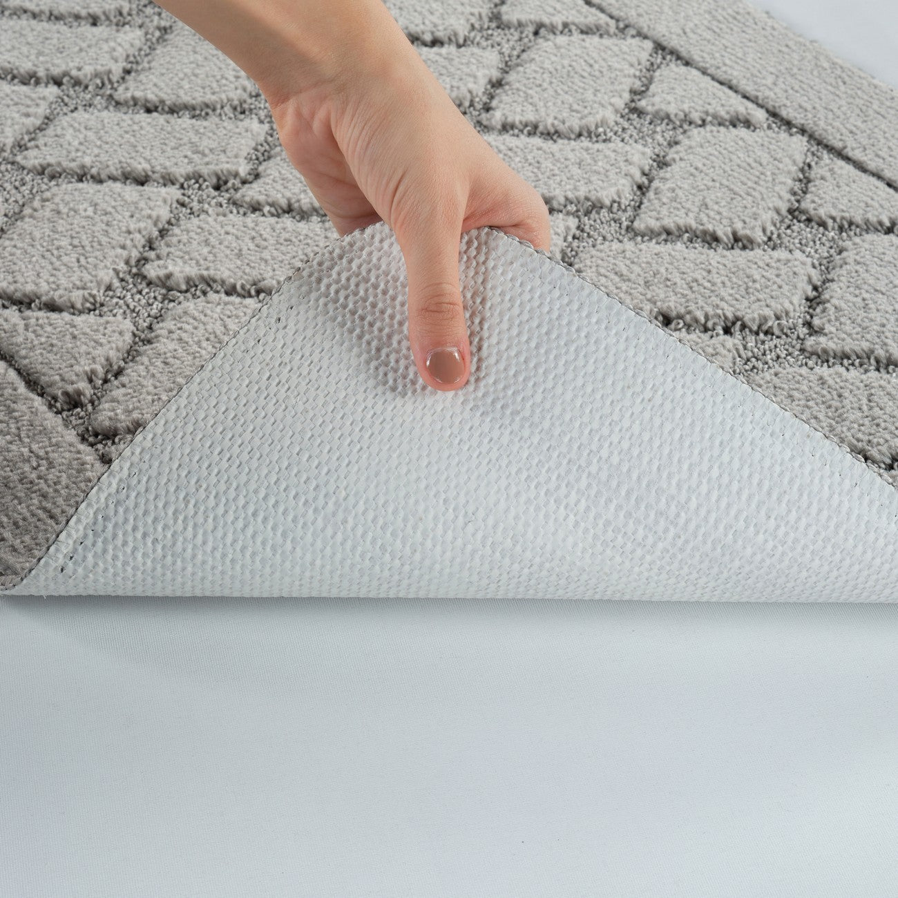 NILAH 2 Piece Machine Washable Non-Slip Light Grey Bathroom Rug Set Detail