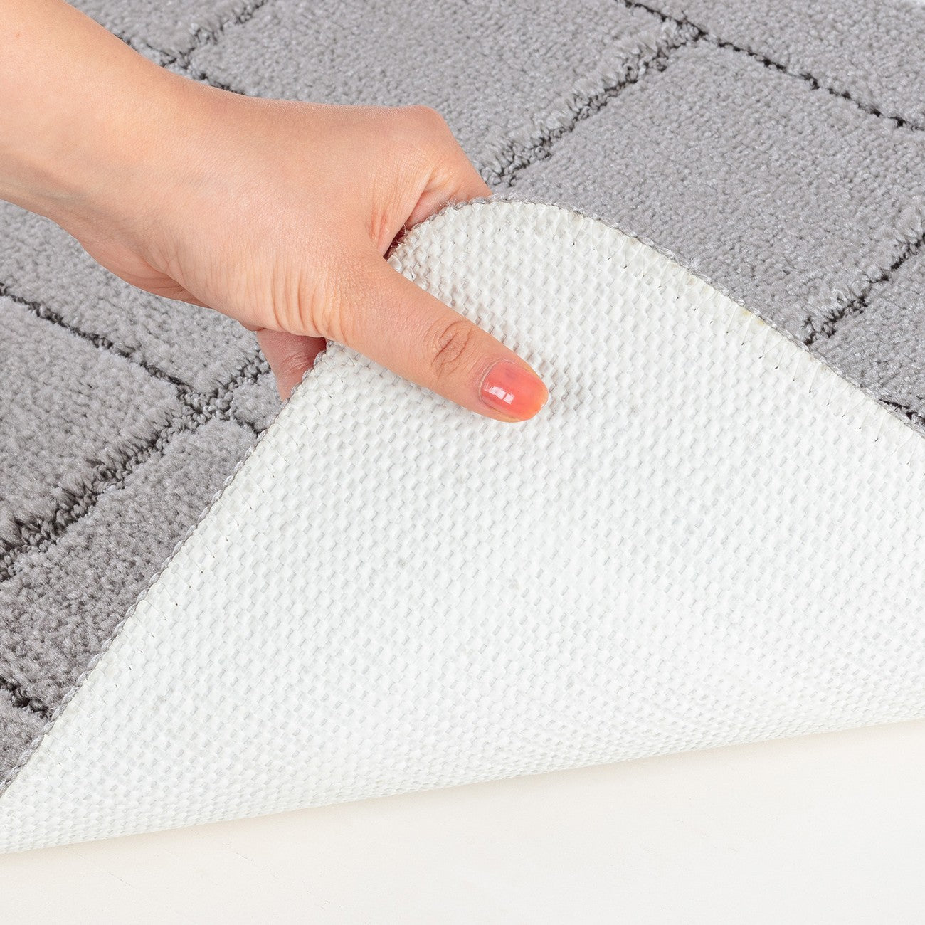 NOELLE 2 Piece Machine Washable Non-Slip Grey Bathroom Rug Set Detail