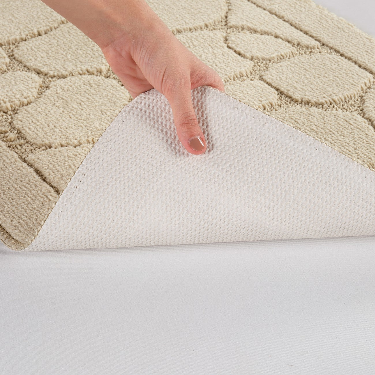 OLIVE 2 Piece Machine Washable Non-Slip Light Beige Bathroom Rug Set Detail