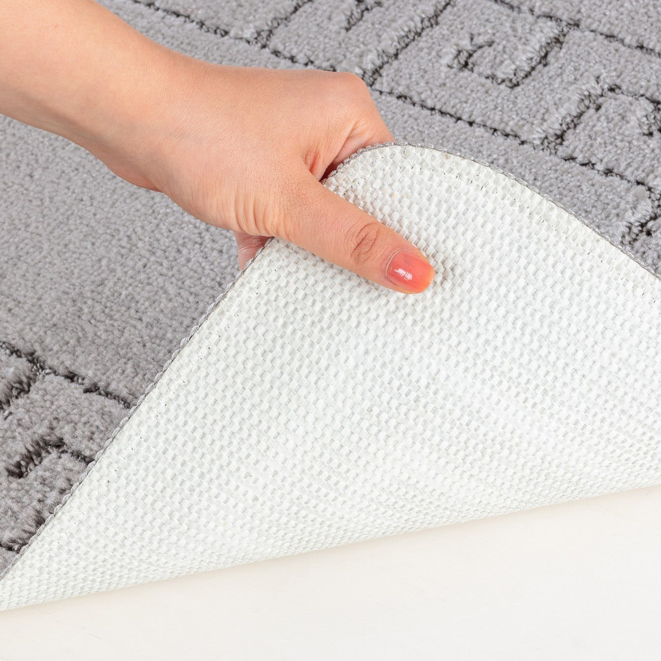 POPPY 2 Piece Machine Washable Non-Slip Grey Bathroom Rug Set Detail