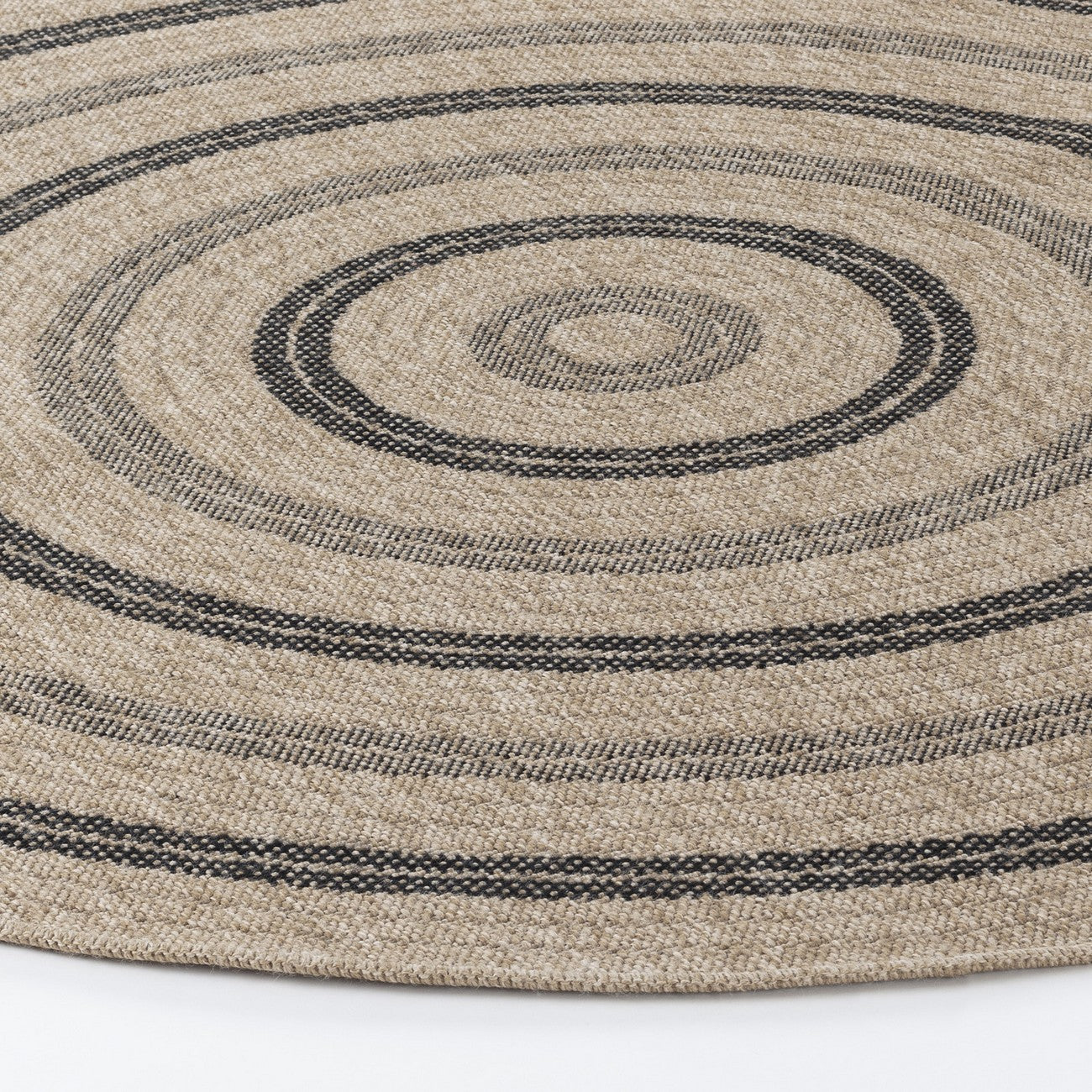 RHONDA Round Indoor & Outdoor Cottage Jute-Look Beige/Black Area Rug Front