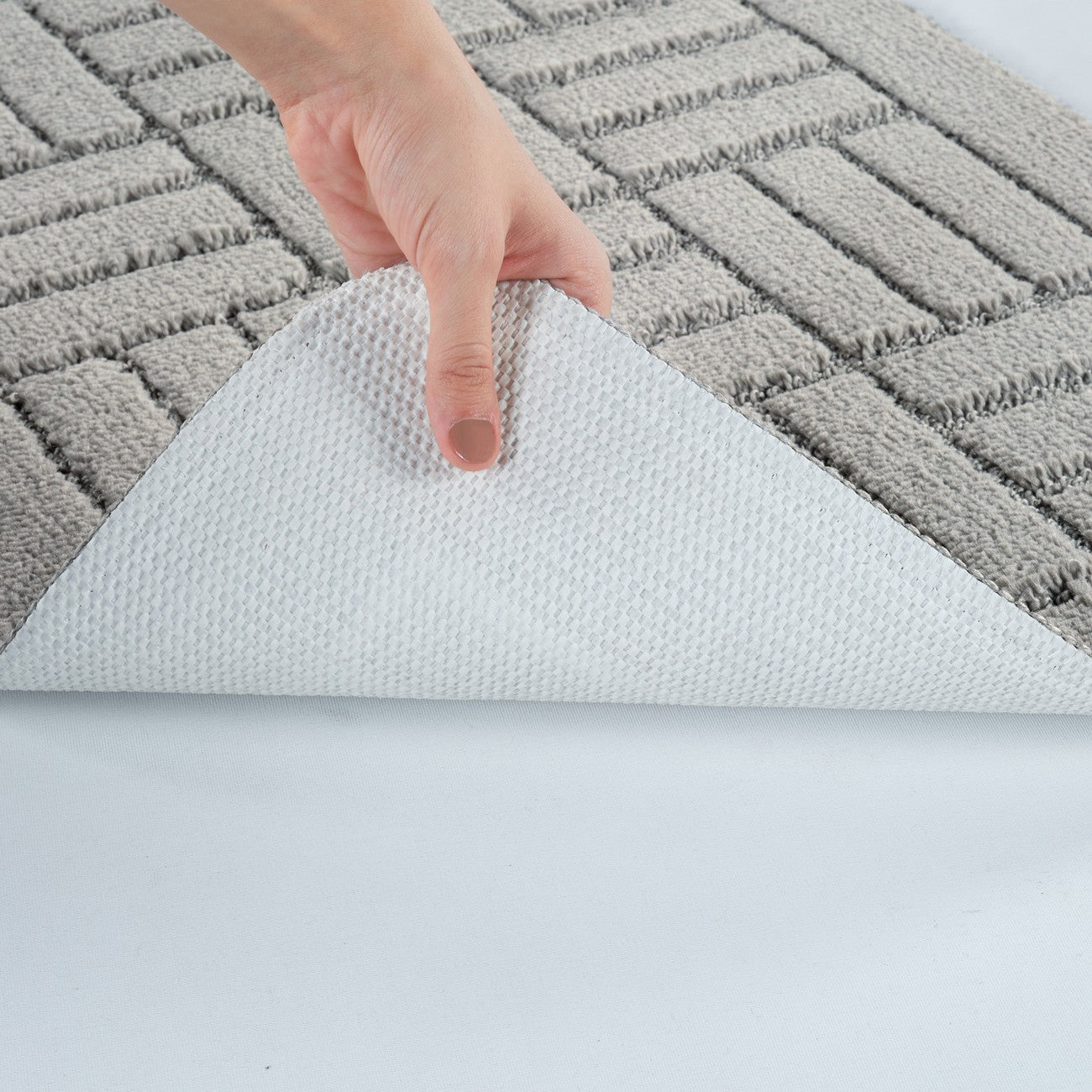 ROYAL 2 Piece Machine Washable Non-Slip Light Grey Bathroom Rug Set Detail