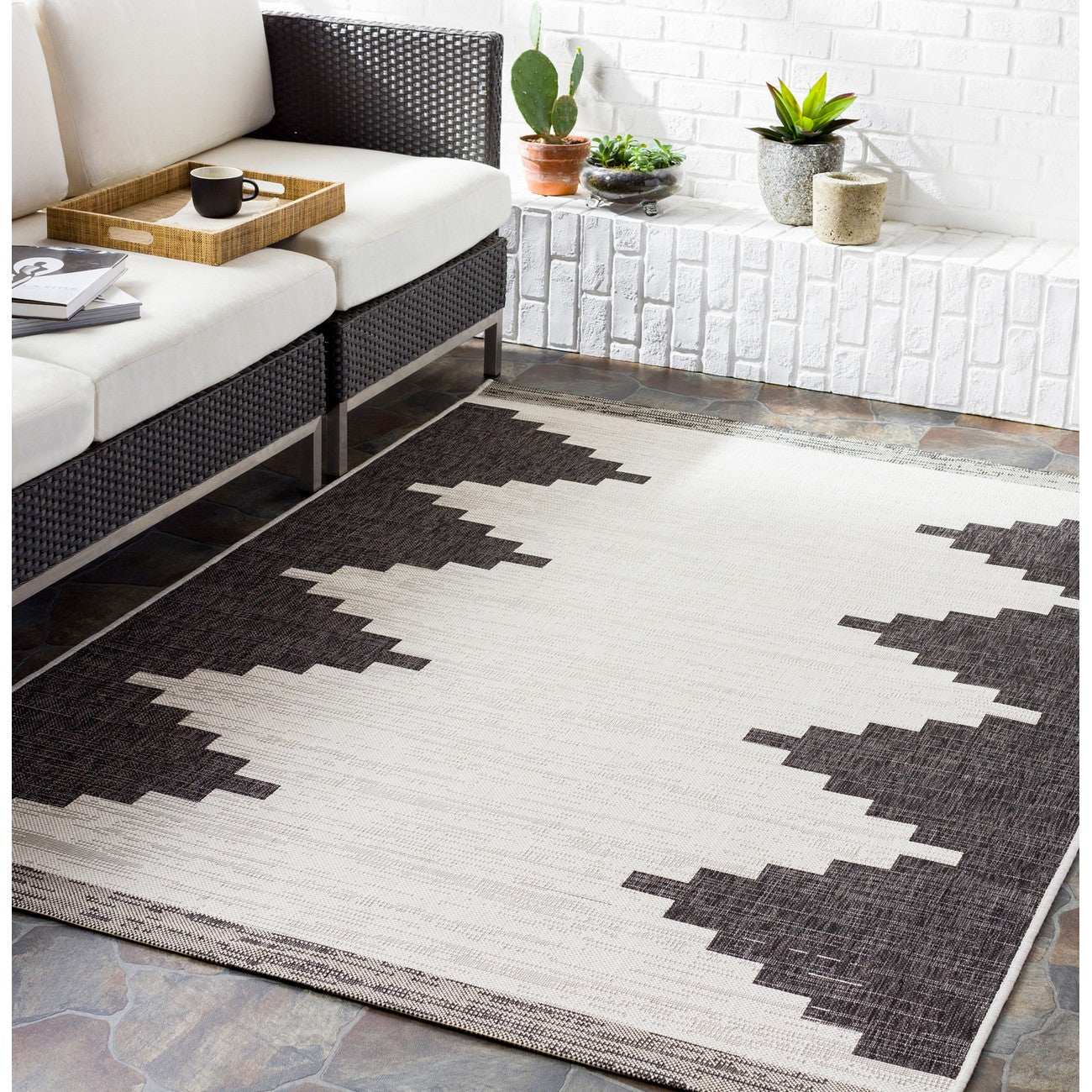 RUBAL Indoor & Outdoor Modern Black Area Rug Roomscene