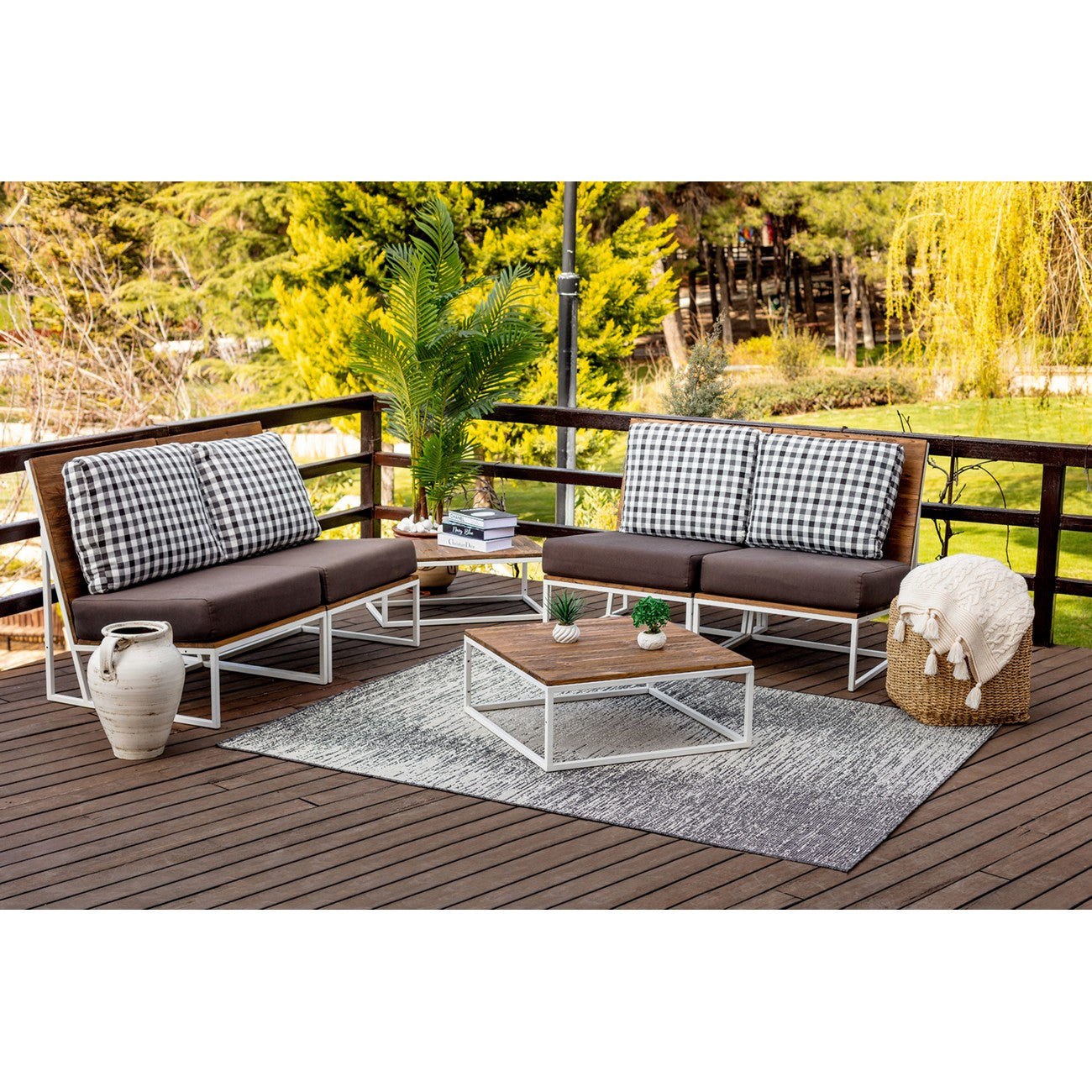 SHELBY Indoor & Outdoor Modern Black/Beige Area Rug Roomscene