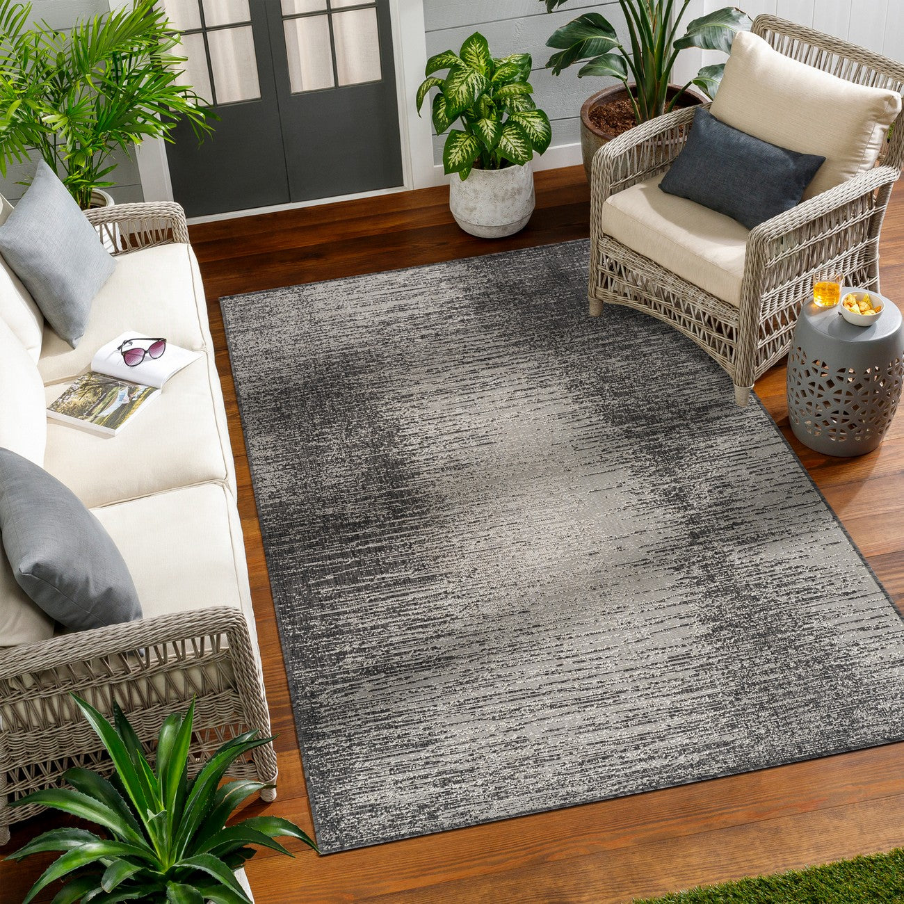 SHELBY Indoor & Outdoor Modern Black/Beige Area Rug Roomscene