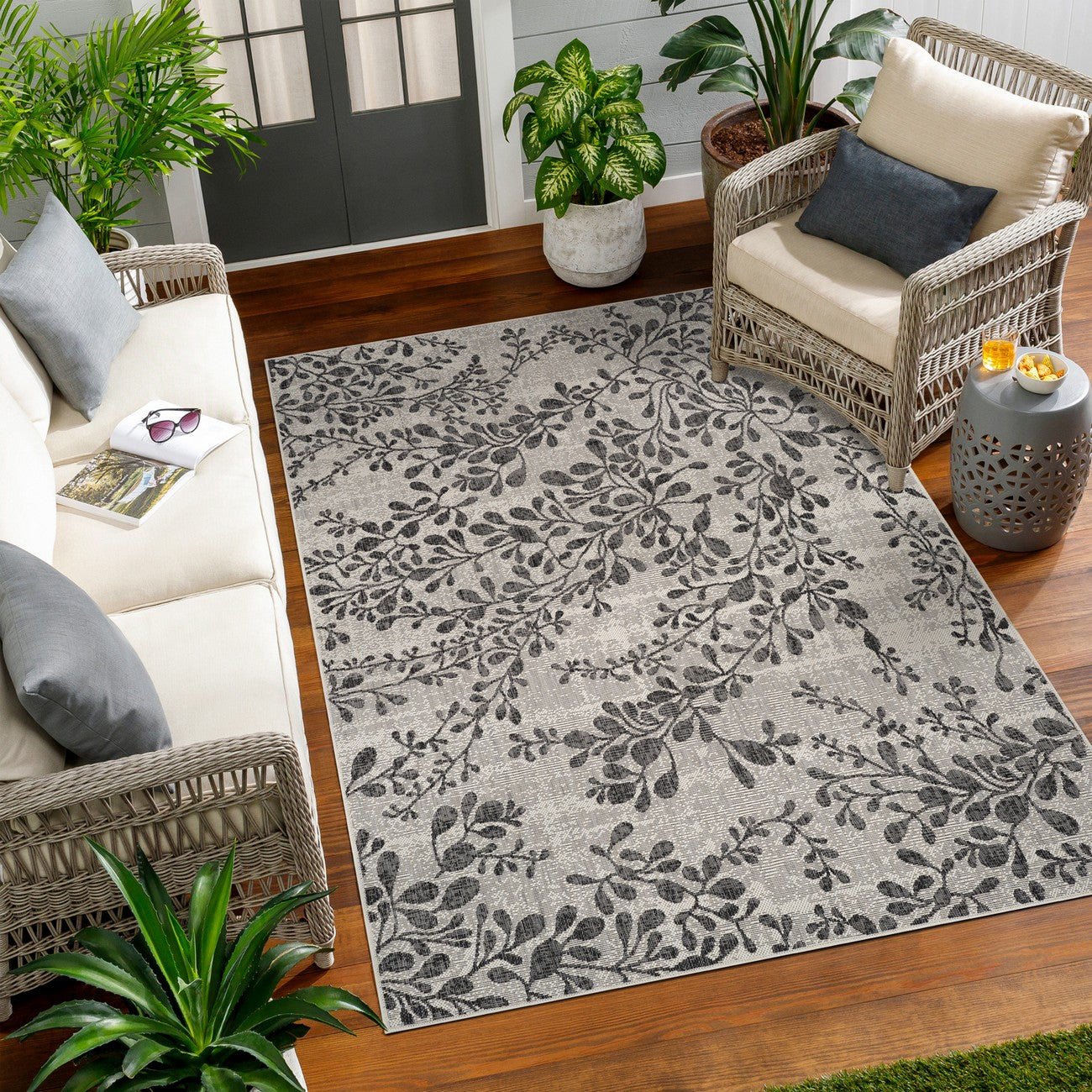 MOLLY Indoor & Outdoor Cottage Black/Beige Area Rug Roomscene