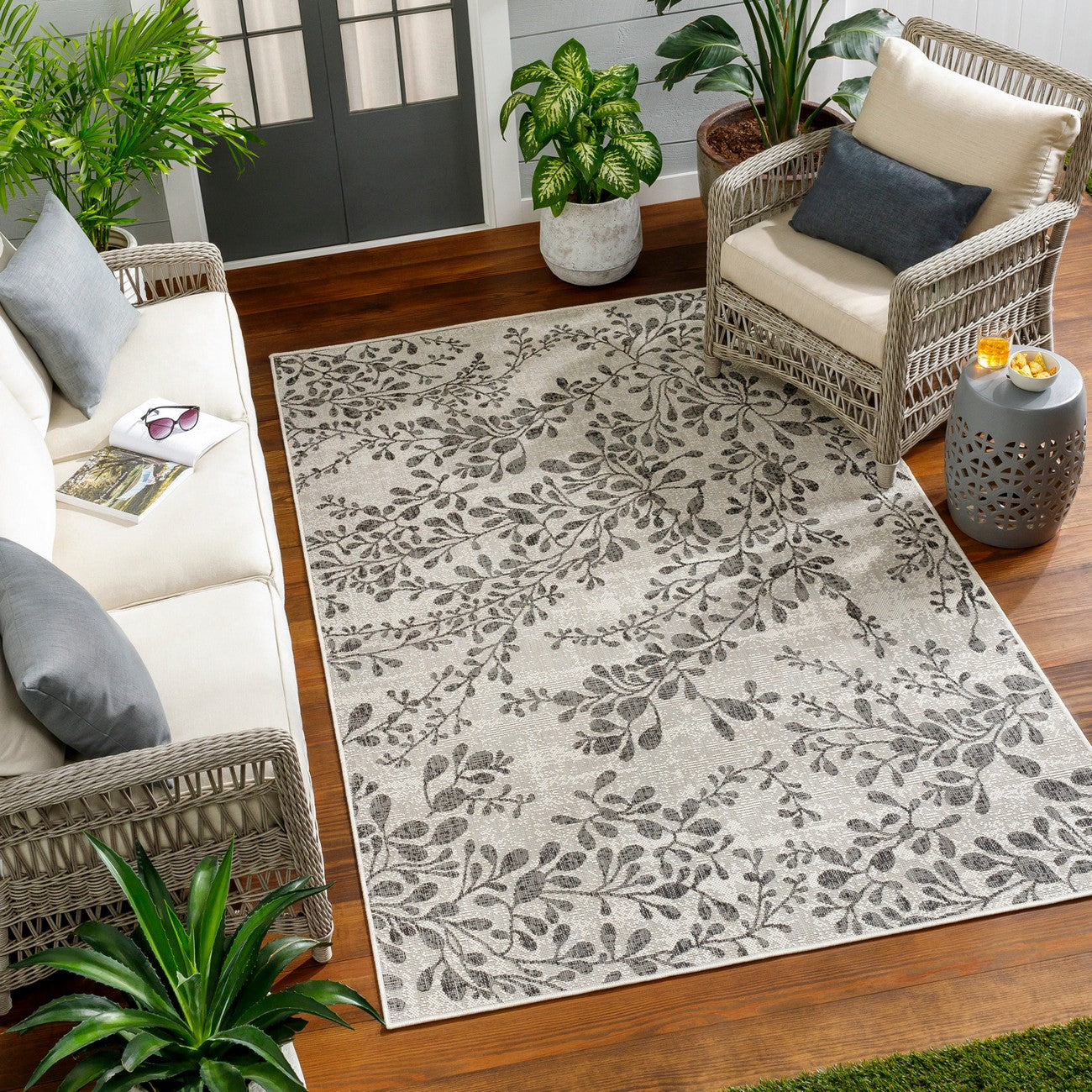 MOLLY Indoor & Outdoor Cottage Black/Beige Area Rug Roomscene
