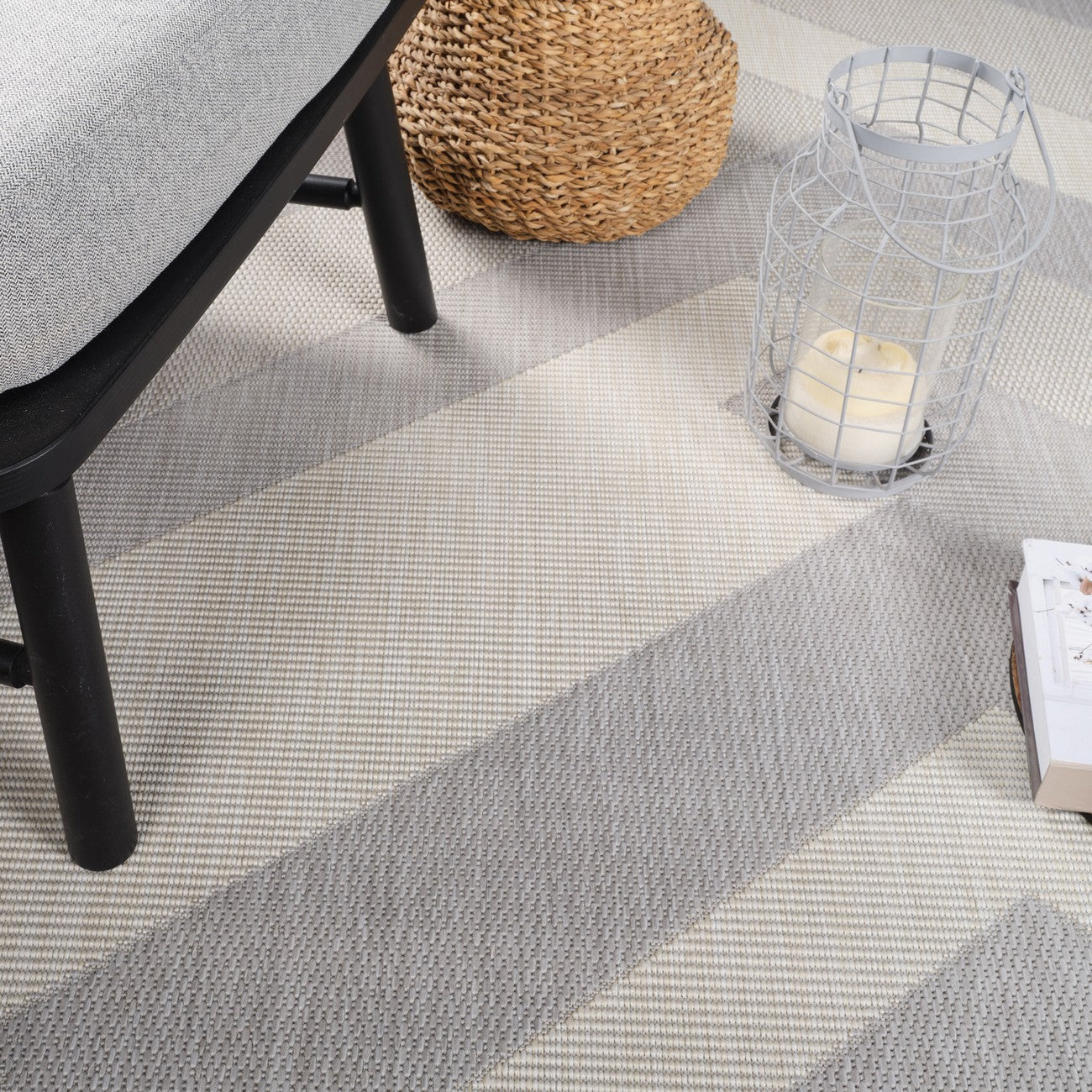 ABBY Indoor & Outdoor Modern Light Grey/Ivory Area Rug Swatch