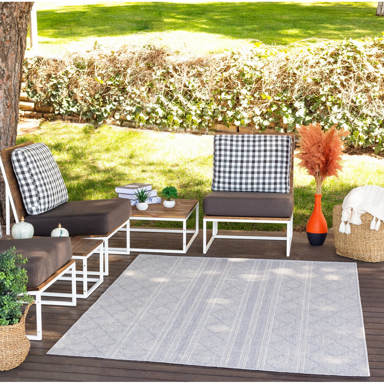 MADIE Indoor & Outdoor Global Light Grey/Cream Area Rug Roomscene