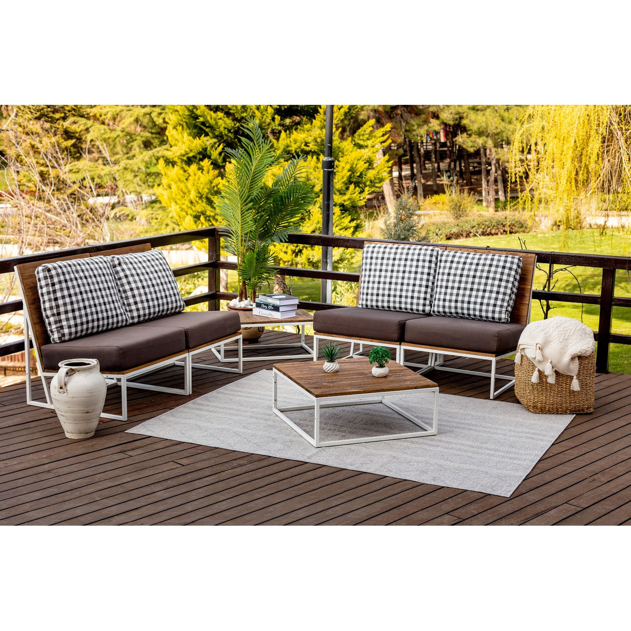 MADIE Indoor & Outdoor Global Light Grey/Cream Area Rug Roomscene