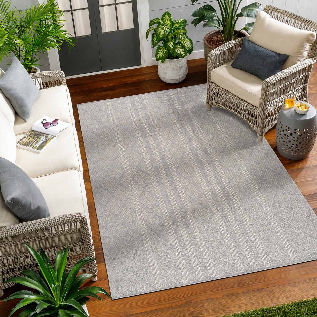 MADIE Indoor & Outdoor Global Light Grey/Cream Area Rug Roomscene