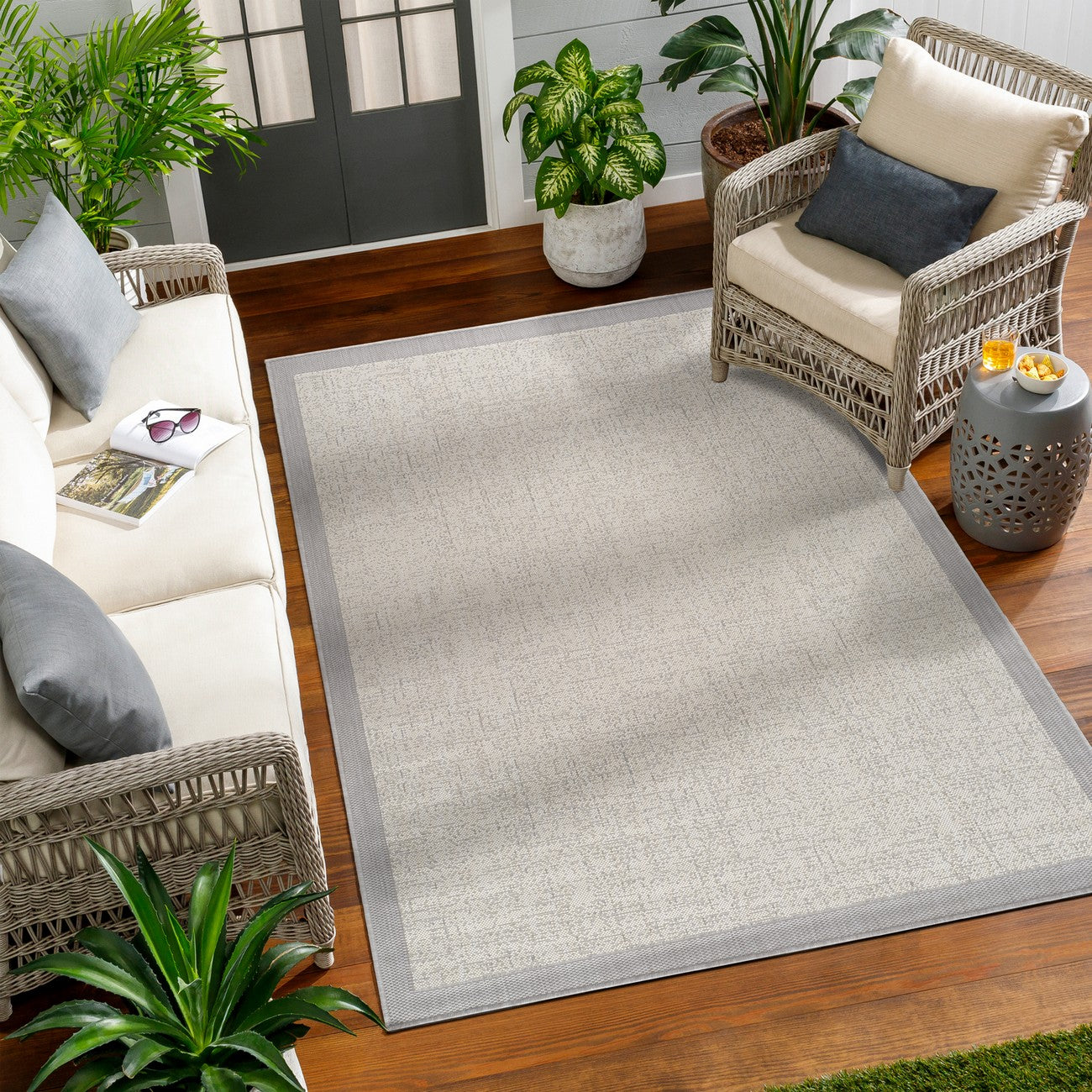 JODY Modern Light Grey/Ivory Area Rug Roomscene