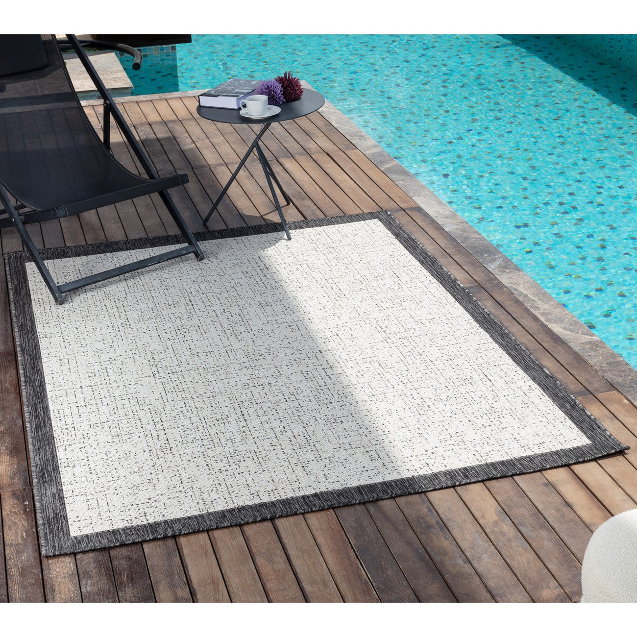 JODY Indoor & Outdoor Modern Black/Ivory Area Rug Roomscene