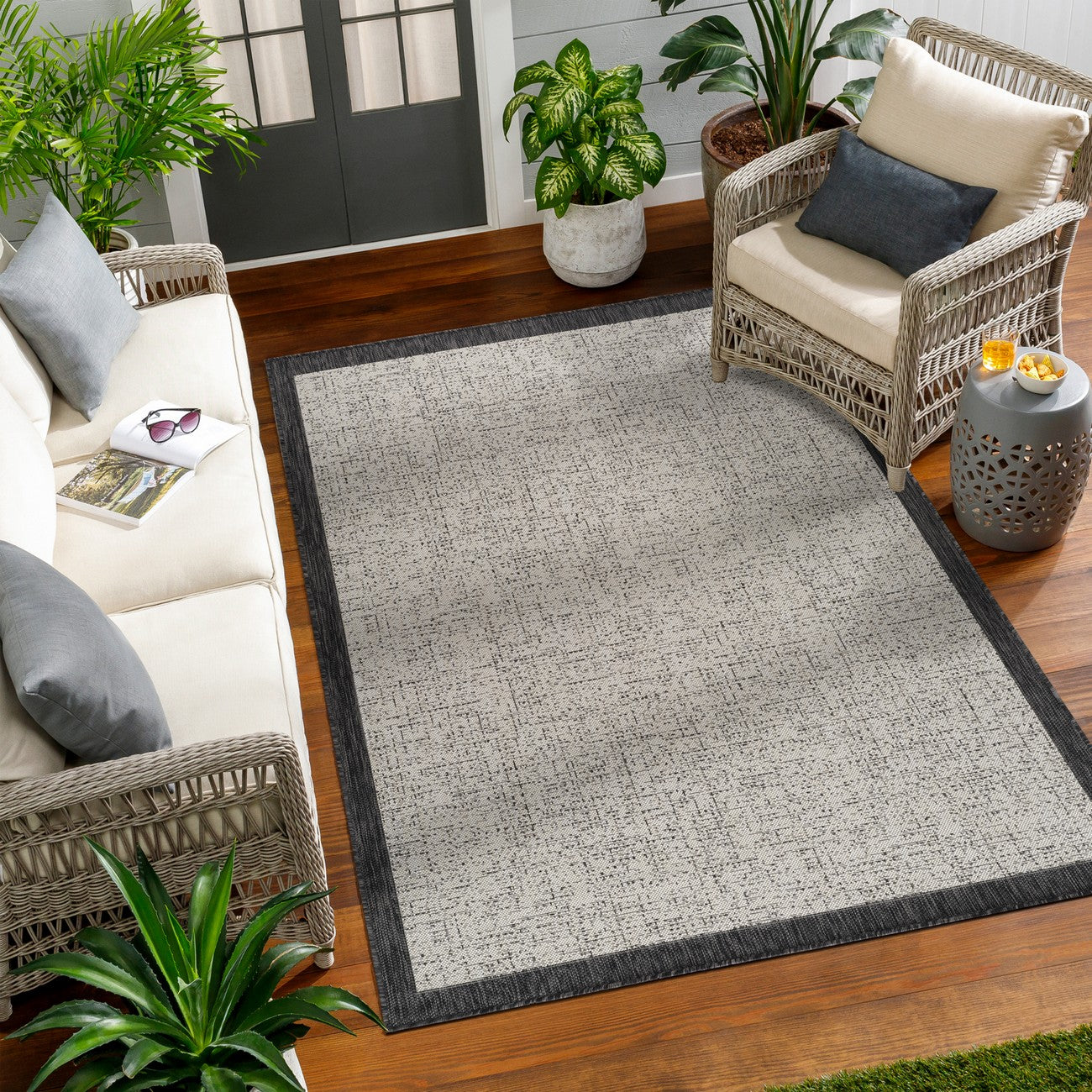 JODY Indoor & Outdoor Modern Black/Ivory Area Rug Roomscene
