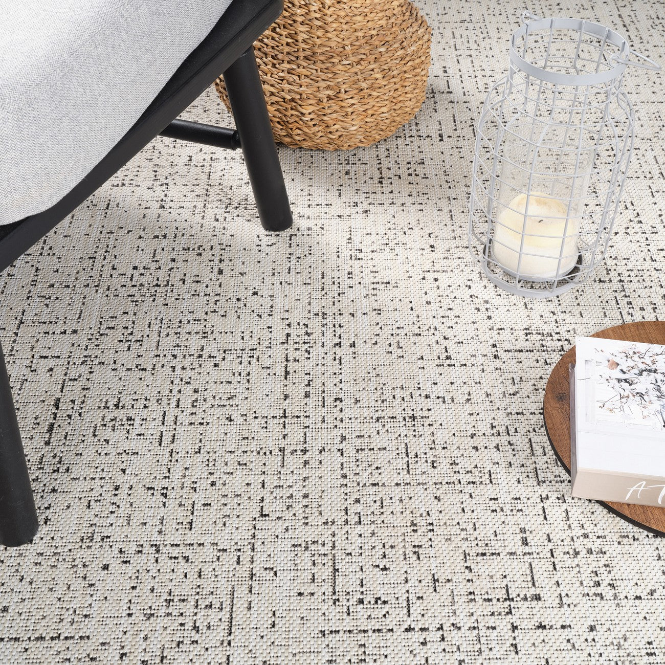 JODY Indoor & Outdoor Modern Black/Ivory Area Rug Swatch