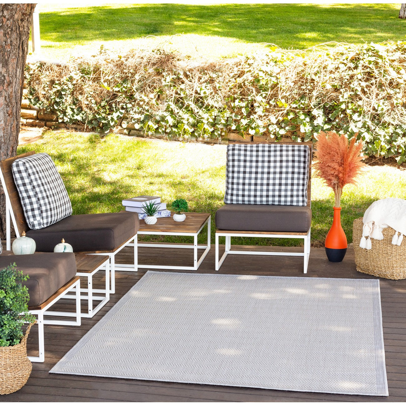 TONIE Indoor & Outdoor Modern Light Grey/Ivory Area Rug Roomscene