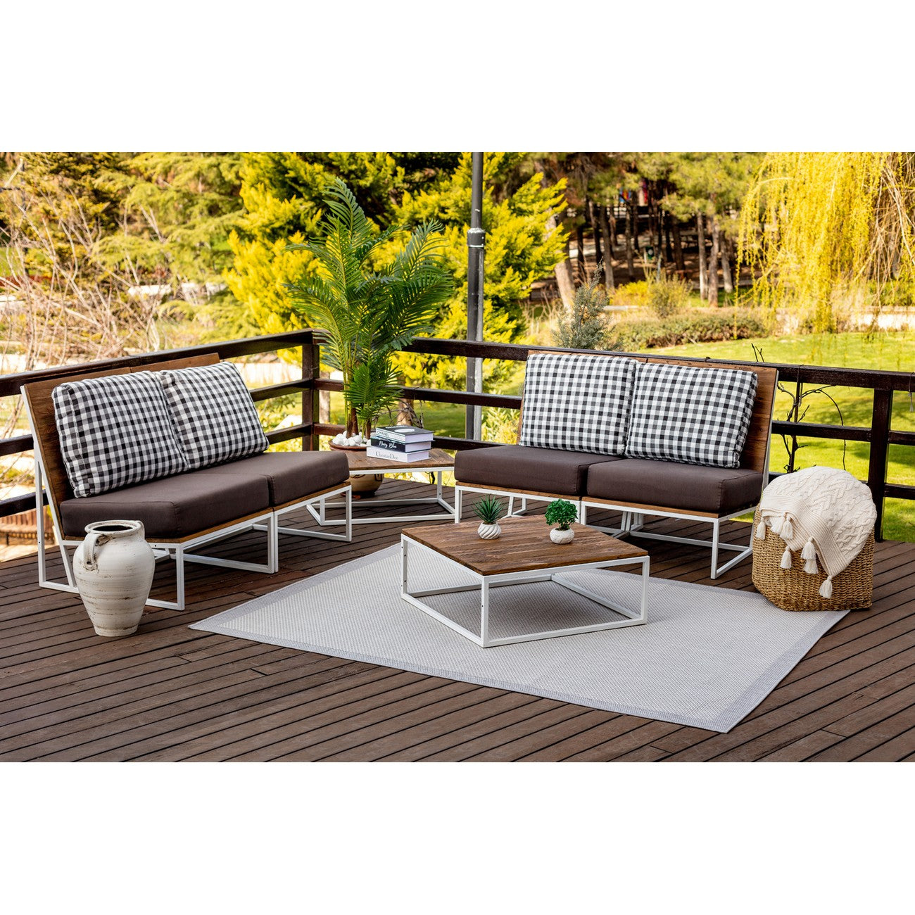 KACEY Indoor & Outdoor Modern Light Grey/Cream Area Rug Roomscene