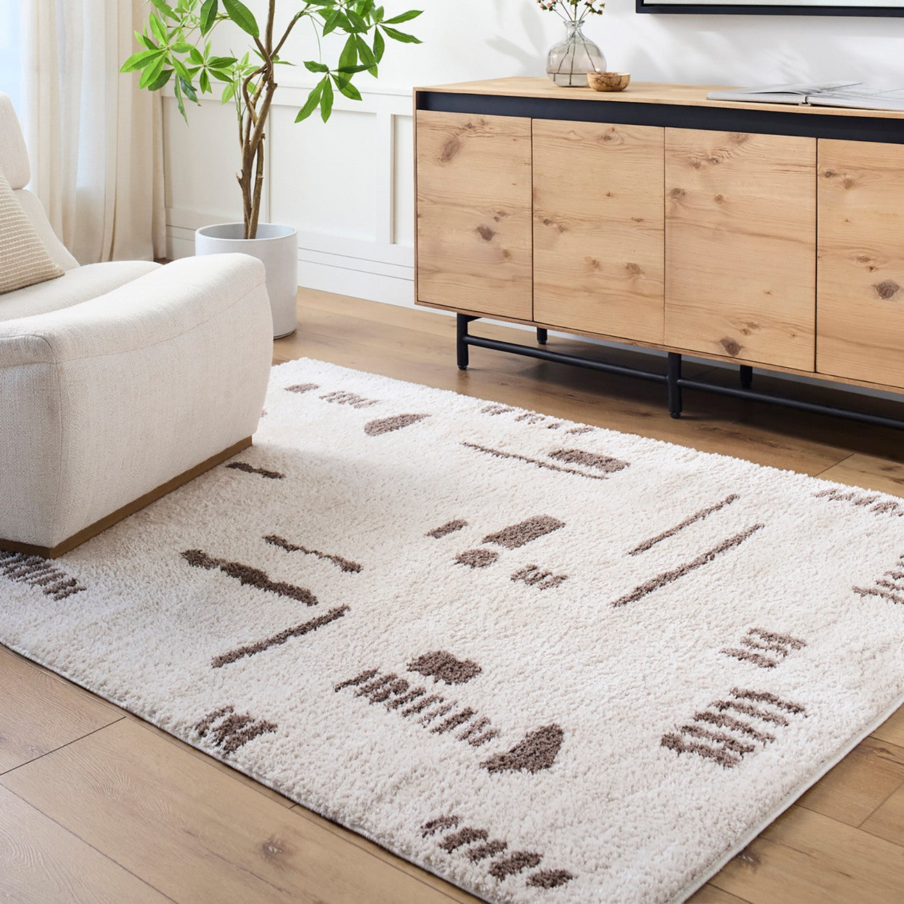 SOLINE Machine Washable Modern Shaggy Dark Brown Area Rug Roomscene