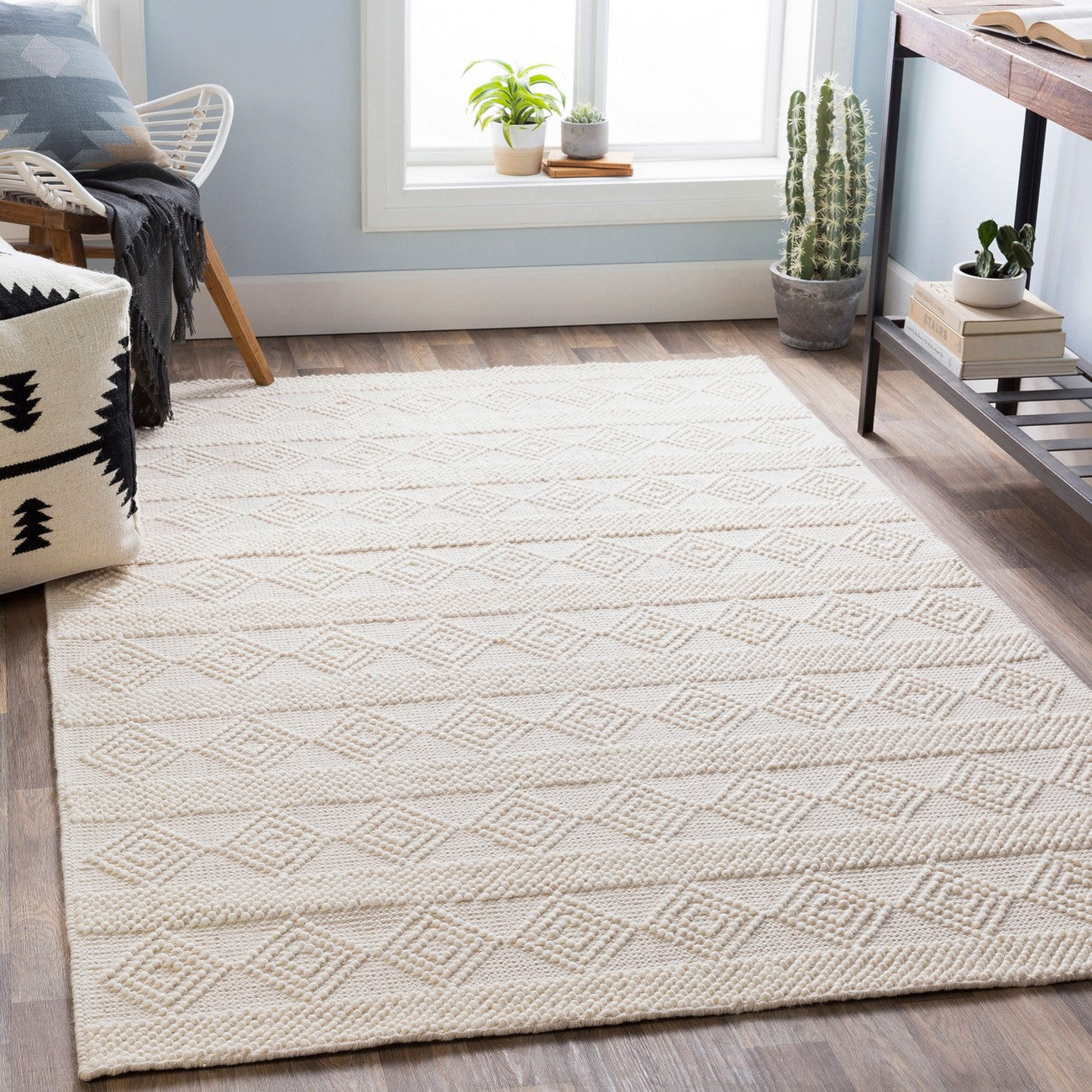 TARINI Hand-Woven Cottage Wool White Area Rug Roomscene