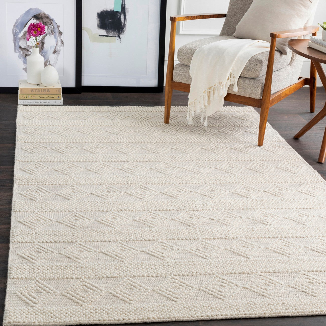 TARINI Hand-Woven Cottage Wool White Area Rug Roomscene