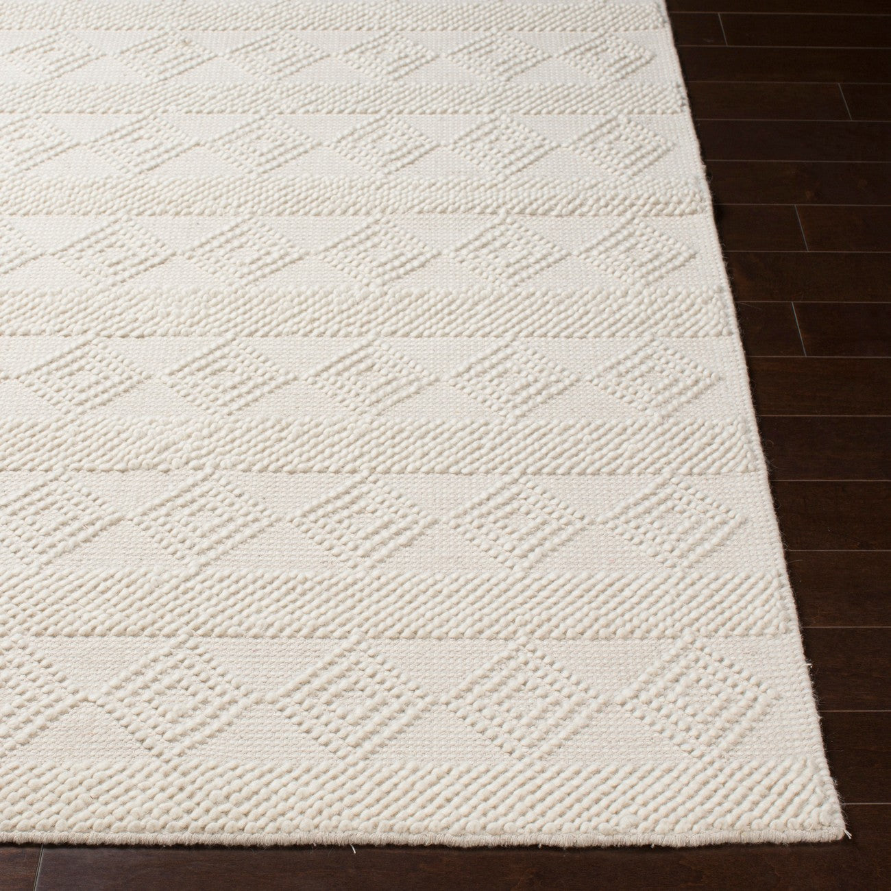 TARINI Hand-Woven Cottage Wool White Area Rug Front