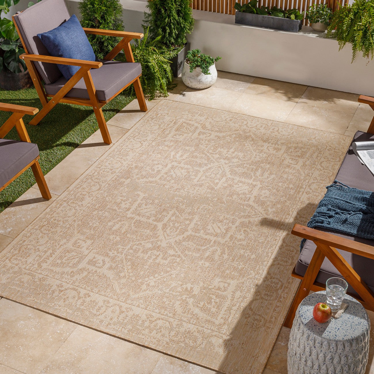 GENA Indoor & Outdoor Traditional Jute-Look Brown Area Rug Roomscene